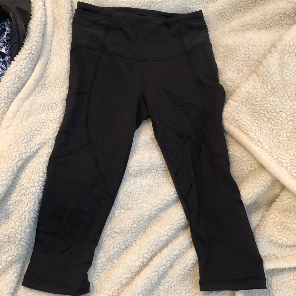 Lululemon black cropped workout leggings